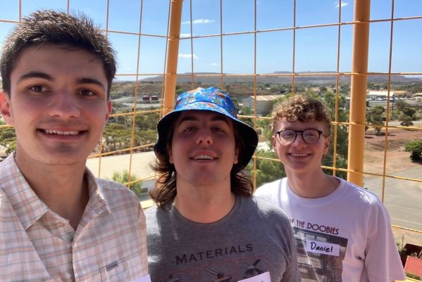 !Three students pose for a photo in Australia